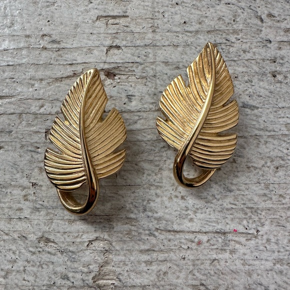 Vintage Givenchy 80s Gold Tone Leaf Clip On Earrings